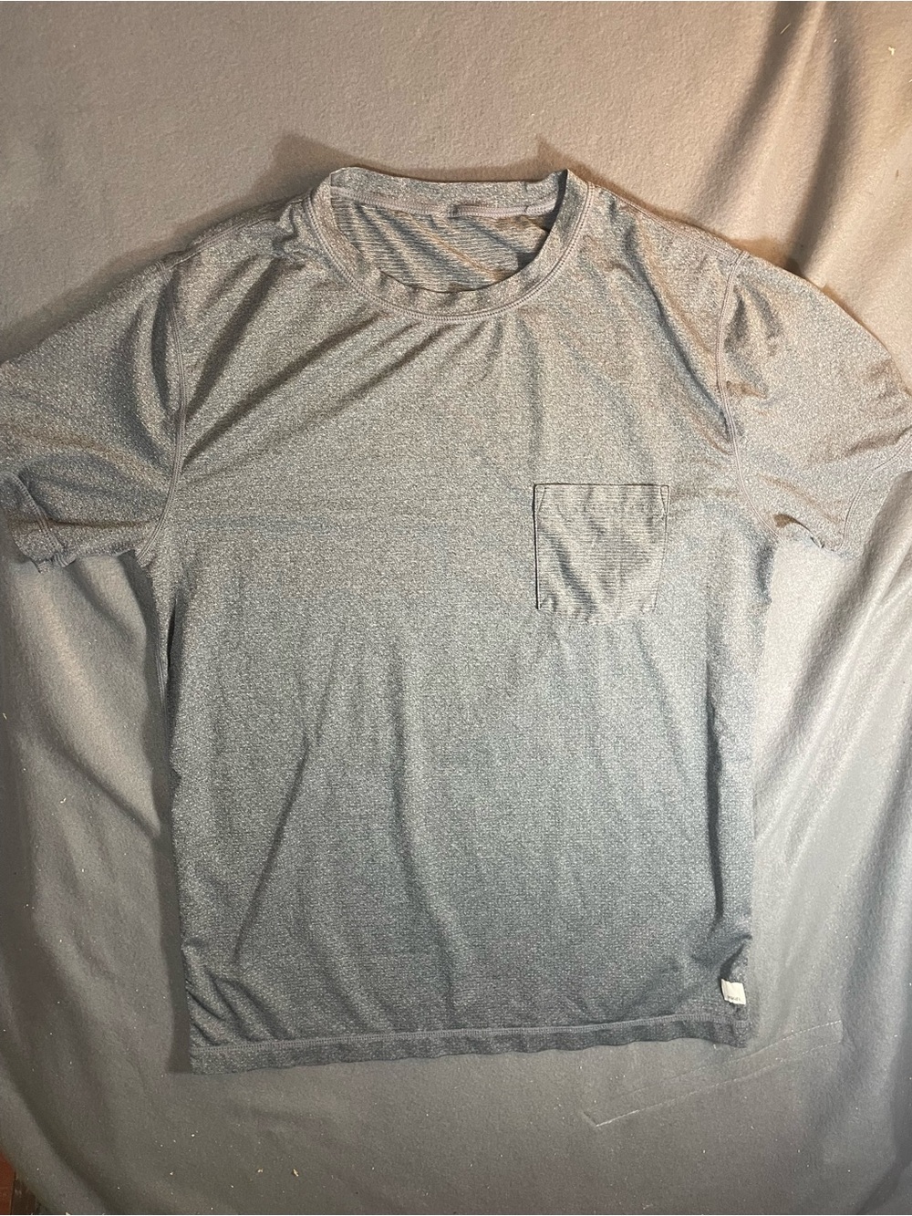 Vuori Men's Short Sleeve Pocket T-Shirt - Charcoal Heather Grey